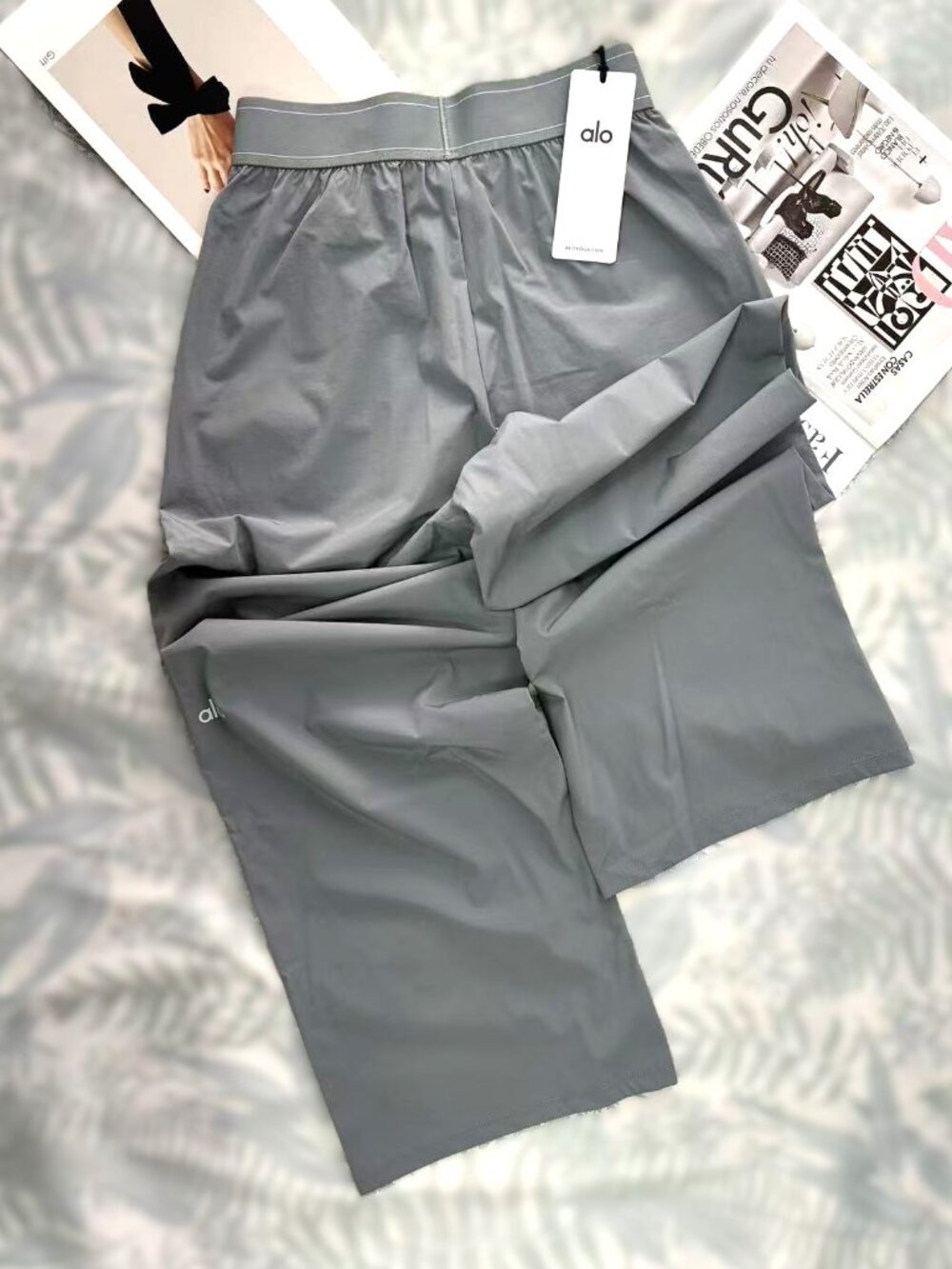 Women's ALO Yoga Stee Grey Slimming Yoga Pants(Regular) - Picture 4 of 5